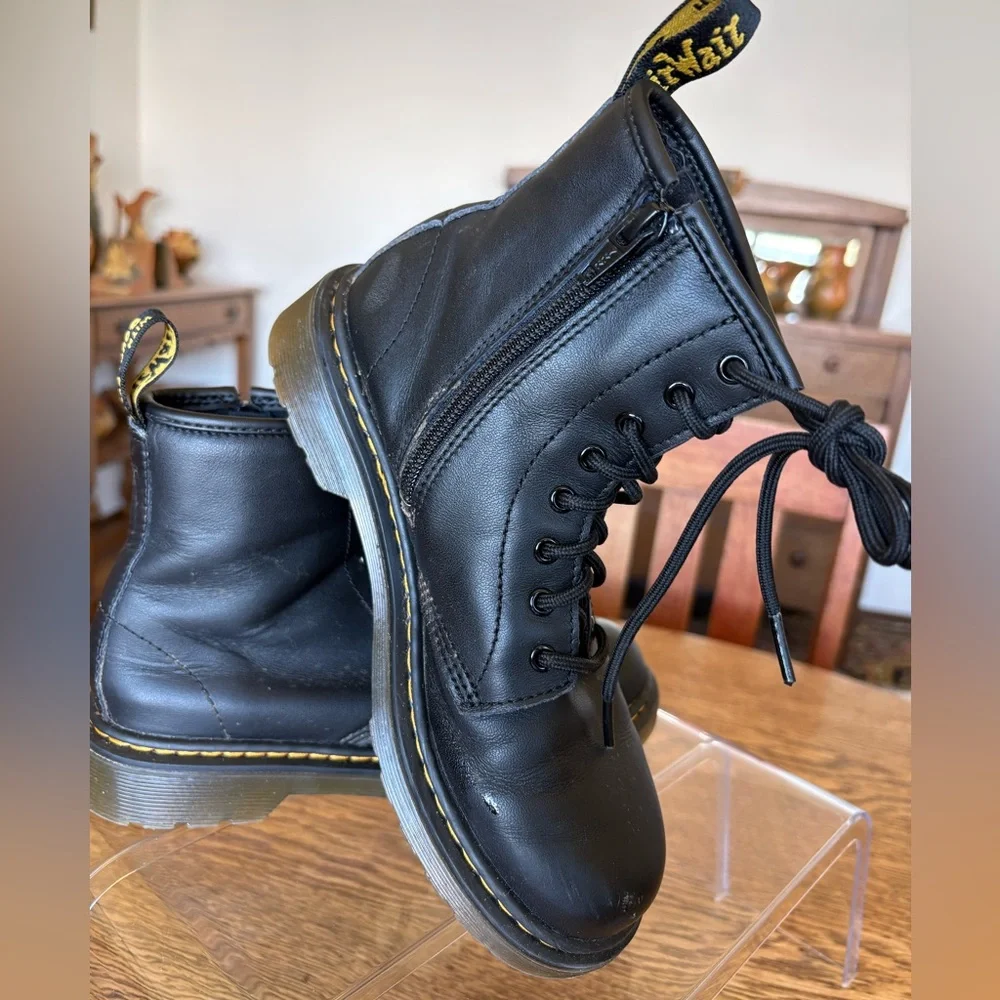Doc Martens Junior boots, side zip and lace up size US-3/EU-34 model 15382